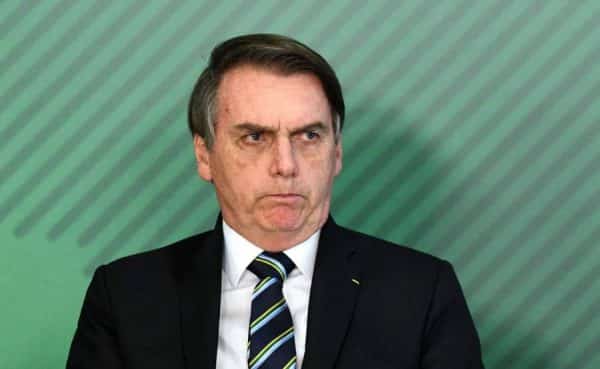 Falas de Bolsonaro quebram decoro e podem indicar crime de responsabilidade