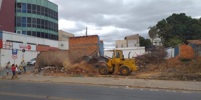 Montes Claros - Mais de 2.500 proprietários de terrenos com acúmulo de lixo e entulho já foram notificados