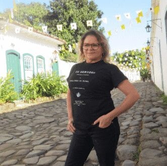 Montes Claros - Luciana Martins expõe no Painel Permanente de Poesia Juca Silva Neto