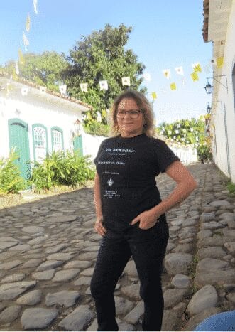 Montes Claros - Luciana Martins expõe no Painel Permanente de Poesia Juca Silva Neto