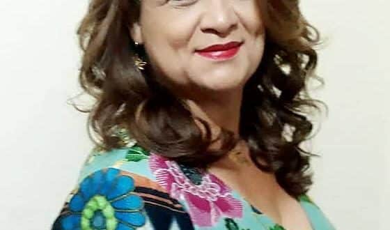 Montes Claros - Terezinha Maria Santos Silveira expõe seus poemas no Painel Permanente de Poesia