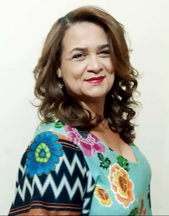 Montes Claros - Terezinha Maria Santos Silveira expõe seus poemas no Painel Permanente de Poesia