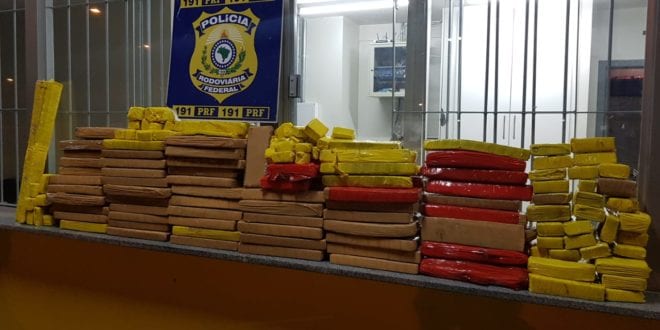 Montes Claros - PRF apreende cerca de 140 quilos de maconha em Montes Claros