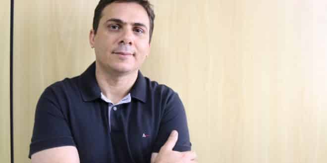 Um dos candidatos é o técnico agrícola Fabrício Sena, mineiro do Vale do Jequitinhonha