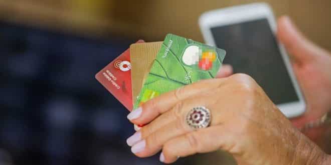 Golpe do cartão inclui até bloqueio do celular; saiba como se prevenir