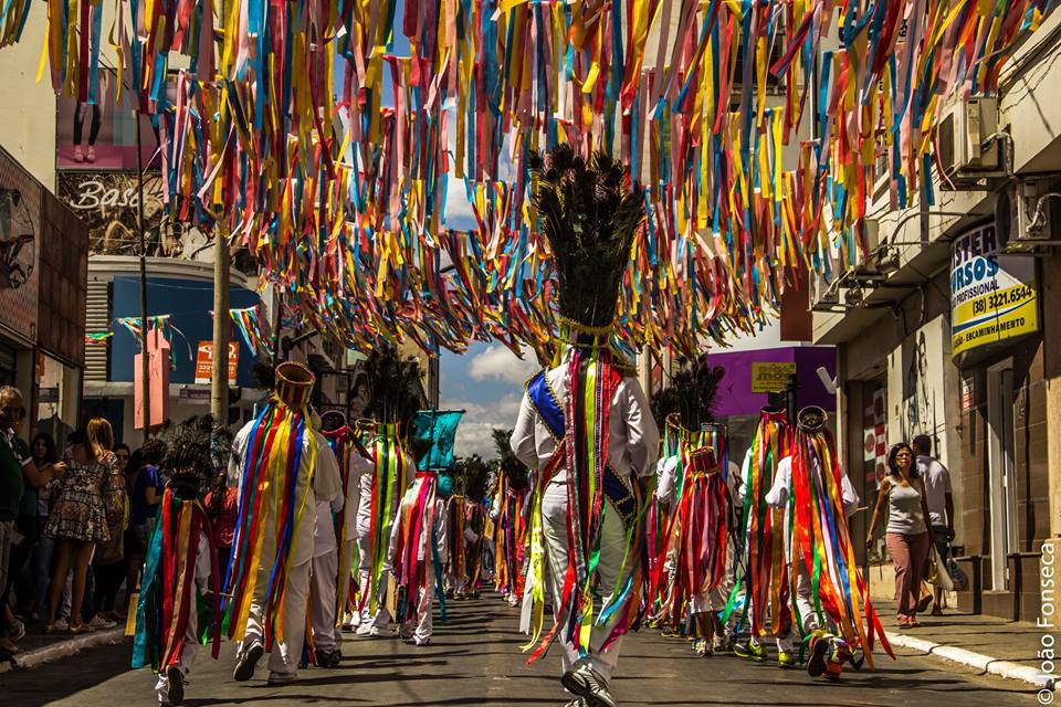 Montes Claros - Caboclinhos, Marujos e Catopês invadem Montes claros