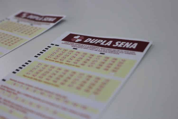 Nota Loteria Brasil: Dupla Sena pode pagar mais que a pergunta de R$1 milhão do "Quem quer ser um milionário?"