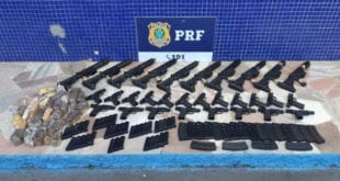 MG - PRF em Minas Gerais apreende 10 fuzis 20 pistolas e cerca de 3 mil munições