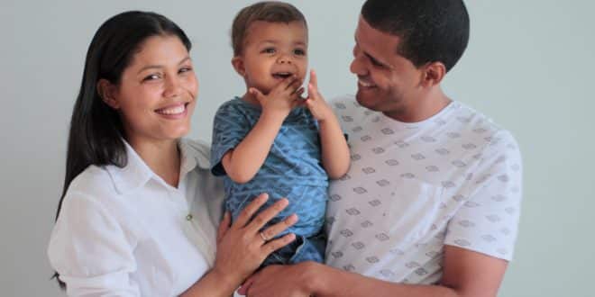 Heitor com os pais, Maria Iolanda e Victor.