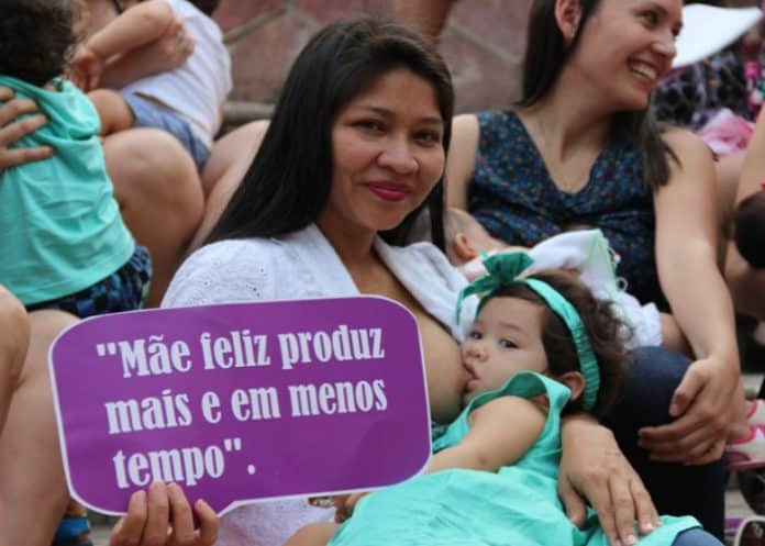 Montes Claros - Mamaço no Montes Claros Shopping mobiliza público para a importância da amamentação