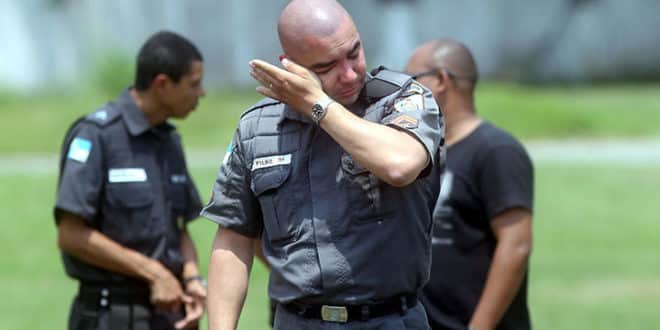 Suicídio já causa mais mortes de policiais do que confronto em serviço