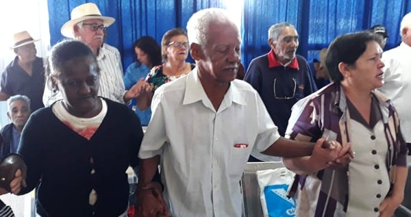 Montes Claros - Centro do Idoso recepciona pacientes com música e oração no projeto “Braços Abertos com o Crasi”