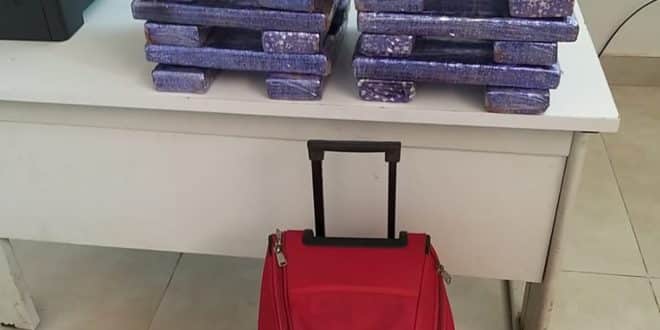 Montes Claros - Homem é preso suspeito de tráfico de drogas em Montes Claros