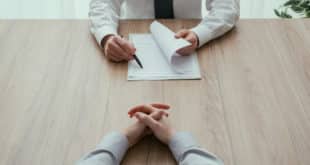 Tem entrevista de emprego? Veja o que fazer e o que evitar