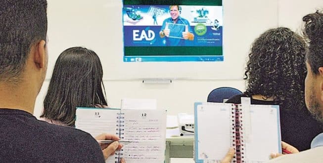 Matrículas em cursos superiores a distância em Minas crescem 700% em uma década