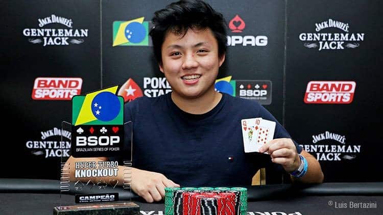 Curitibano de 21 anos fatura R$ 236 mil em torneio de poker online  