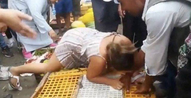 Ativista morde mão de homem para salvar galinhas em Marrocos; veja o vídeo