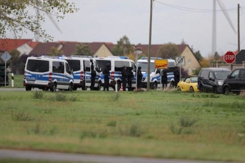 Europa - Ataque a tiros em frente a sinagoga deixa dois mortos na Alemanha