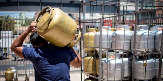 Preço do gás de cozinha tem reajuste de até 5,3%, a partir desta terça