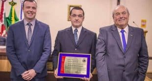 Ralph Moraes Langanke (no centro) acredita que o salário de R$ 19 mil não é justo (Foto: Divulgação/Câmara dos Vereadores de Ibirubá)
