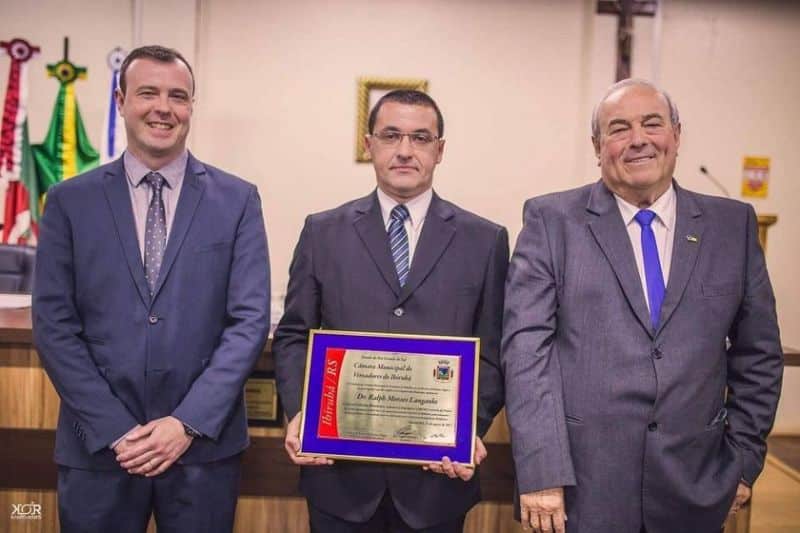 Ralph Moraes Langanke (no centro) acredita que o salário de R$ 19 mil não é justo (Foto: Divulgação/Câmara dos Vereadores de Ibirubá)
