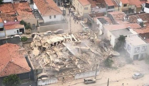 Sobe para seis o número de mortos em desabamento de prédio em Fortaleza