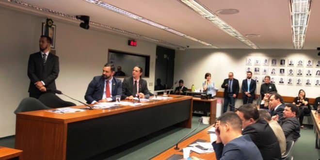 Diretor Éder Tadeu Brandão apresenta serviços, ações e programas do Dilson Godinho aos parlamentares mineiros em Brasília-DF
