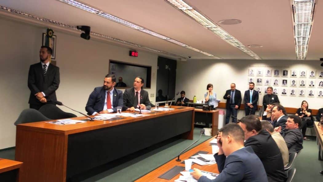 Diretor Éder Tadeu Brandão apresenta serviços, ações e programas do Dilson Godinho aos parlamentares mineiros em Brasília-DF