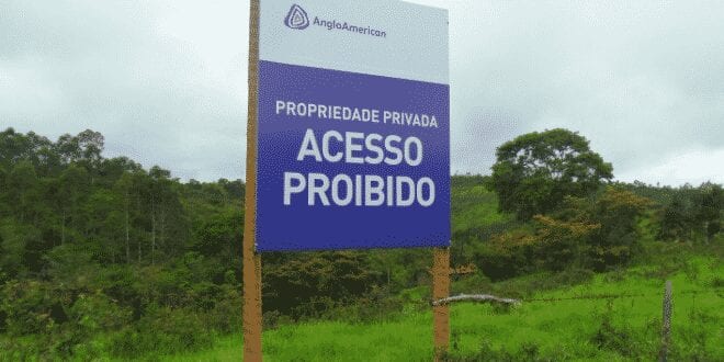 MG - Laranjas e intimidação são estratégias para aquisição de terras por empreendimento minerário, aponta estudo