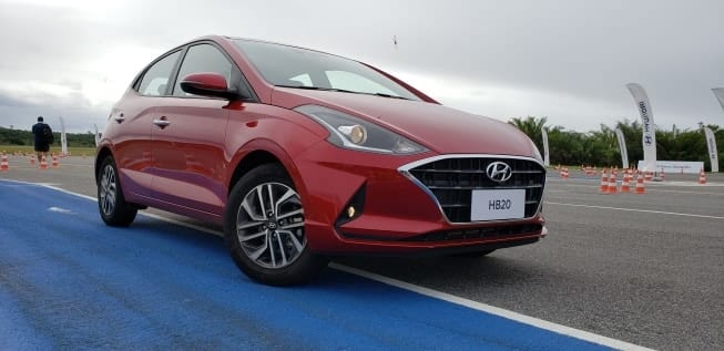 Motor - Hyundai entrega primeira unidade do novo HB20