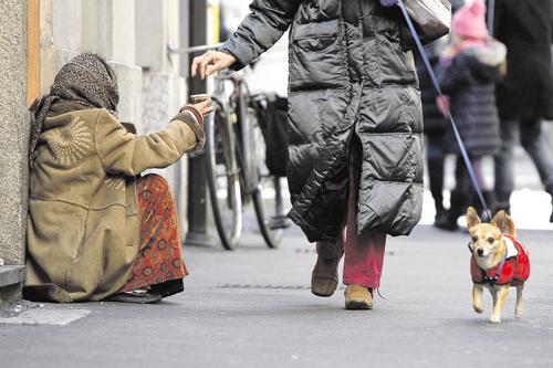 Diferença de rendimentos entre pobres e ricos é recorde, diz IBGE