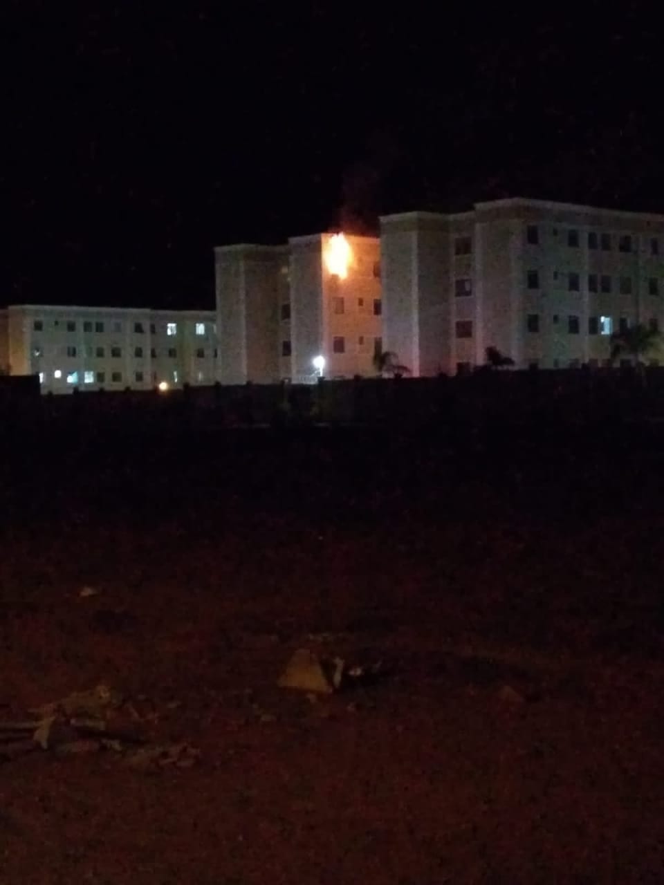 Montes Claros - Bombeiros atendem ocorrência de incêndio em apartamento no Belvedere