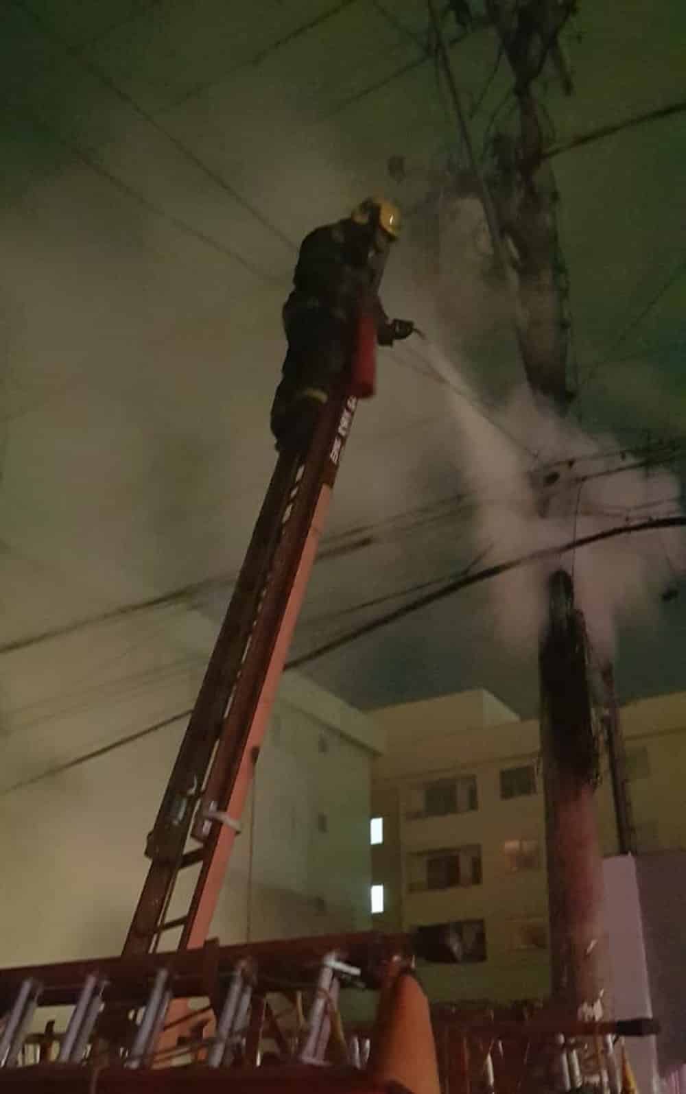 Montes Claros - Transformador pega fogo e chamas atingem fiação no bairro Todos os Santos