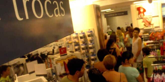 Montes Claros - Procon orienta o consumidor sobre troca de presentes de Natal