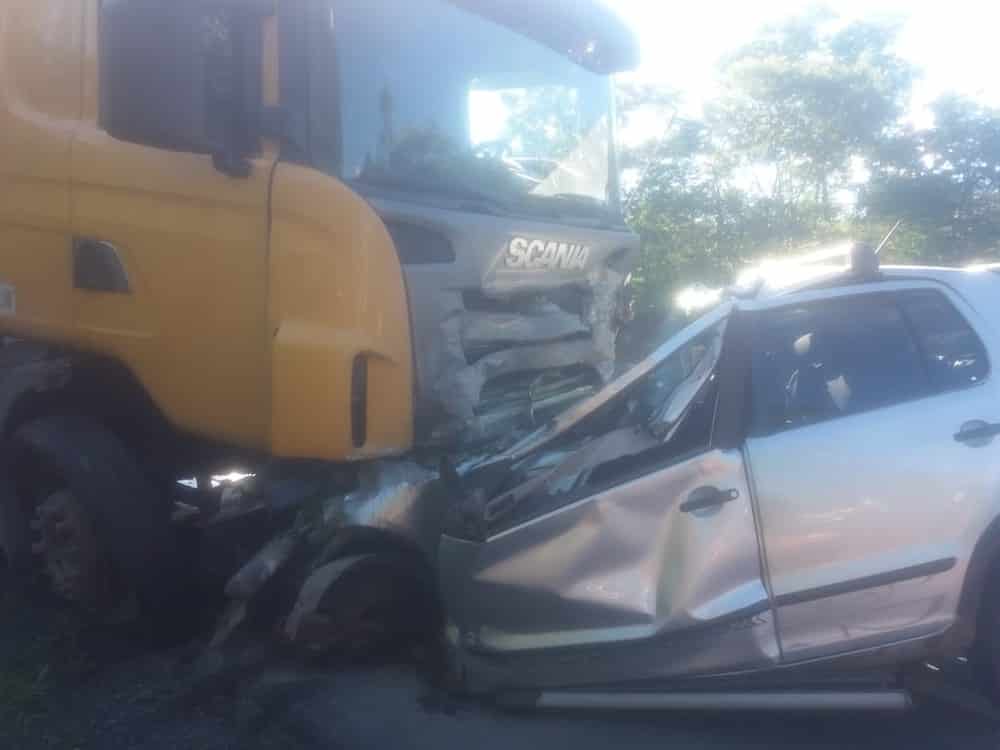 Norte de Minas - Casal morre após carro bater de frente com carreta em Francisco Sá