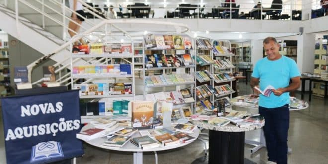 Obras estão disponíveis para consulta na Biblioteca Central no campus-sede da Unimontes