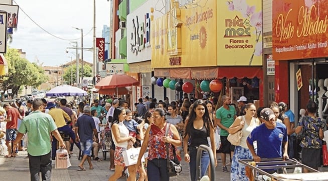 Montes Claros - Comércio funciona em horário especial para compras de fim de ano em Montes Claros