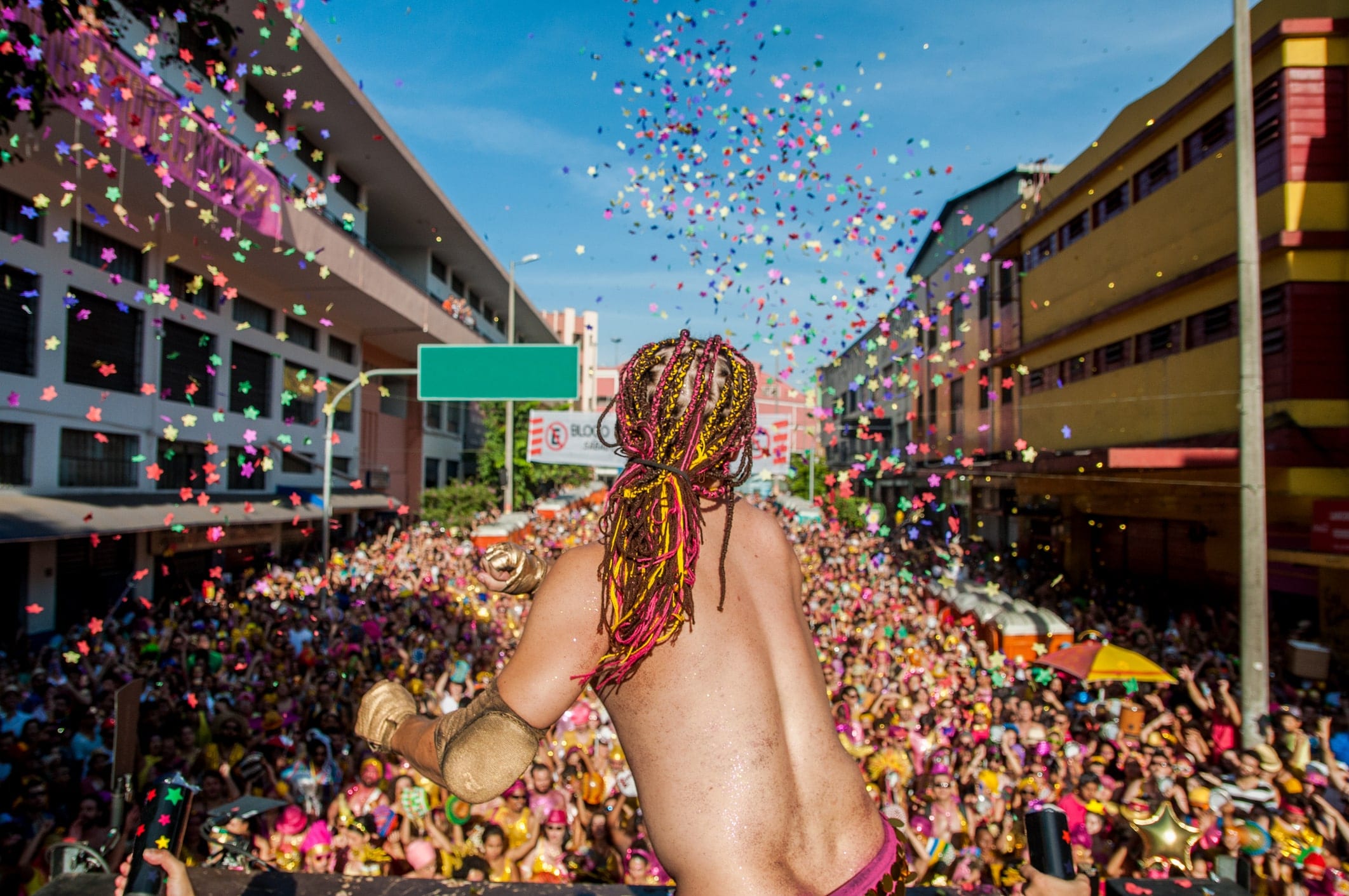 MG - Cemig orienta para a segurança com a rede elétrica durante o pré-carnaval