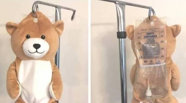 Garota de 12 anos cria ursinho para esconder bolsas de soro em hospitais