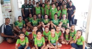 Atletas do América Vôlei conhecem Projeto Social Isaac