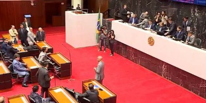 MG - Deputados de Minas Gerais aprovam em 2º turno reajuste para segurança, educação e outros setores
