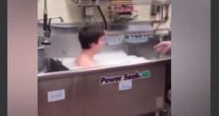 Funcionário é demitido após tomar banho em banheira de restaurante