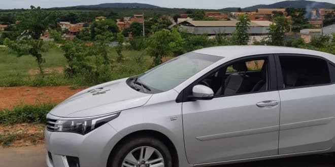 Montes Claros - Polícia apreende carro furtado em Montes Claros