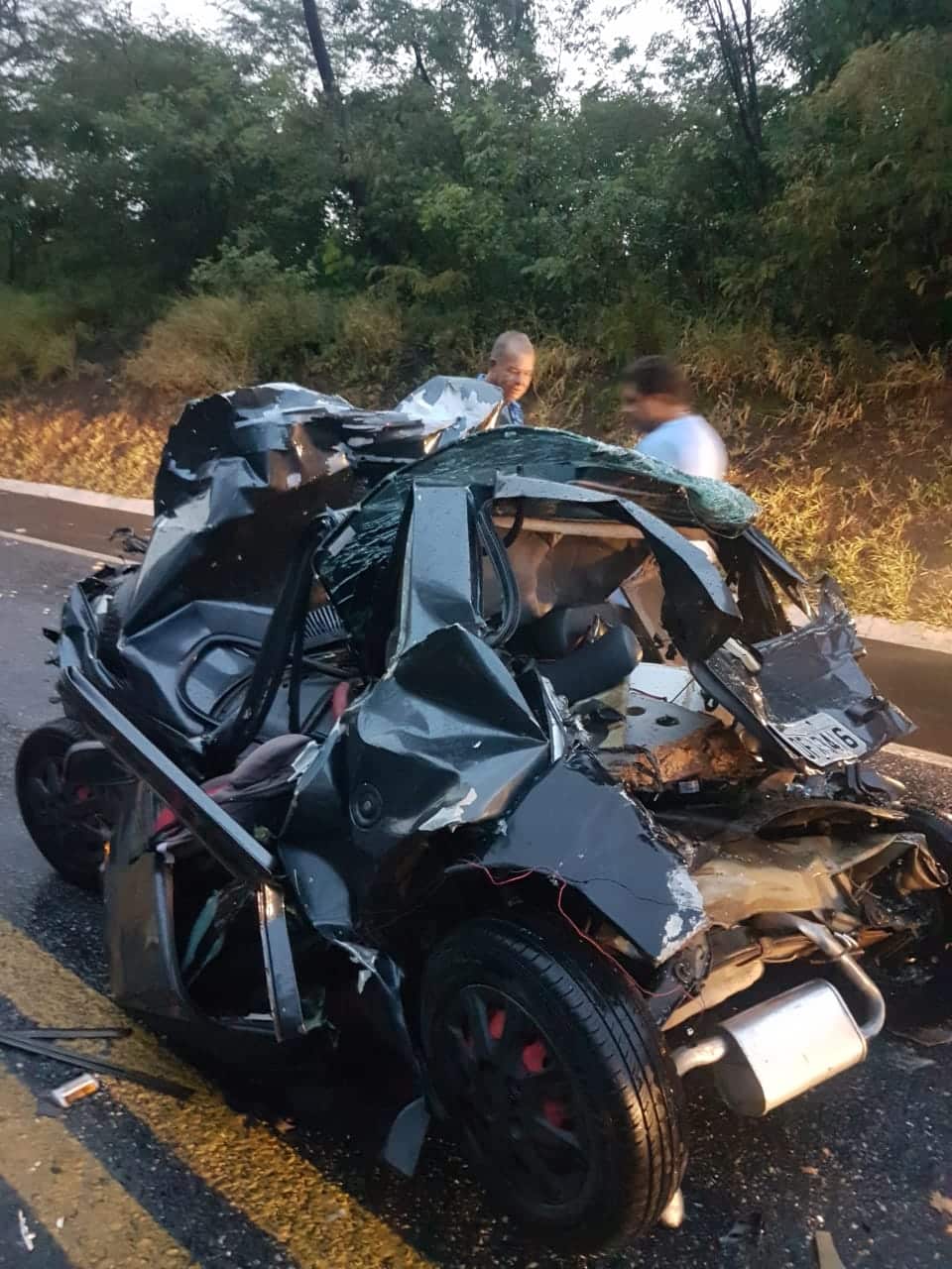 Norte de Minas - Nove pessoas ficaram feridas em uma colisão envolvendo uma carreta, um caminhão e cinco carros de passeio na BR-251