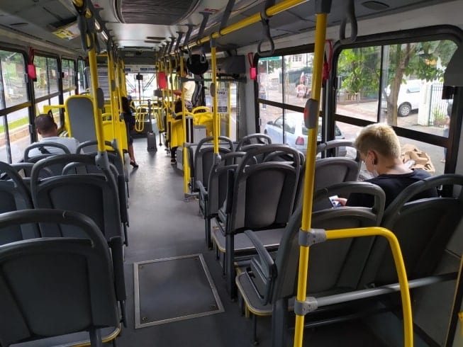 Por determinação do governo do Estado, ônibus municipais só poderão circular com passageiros sentados