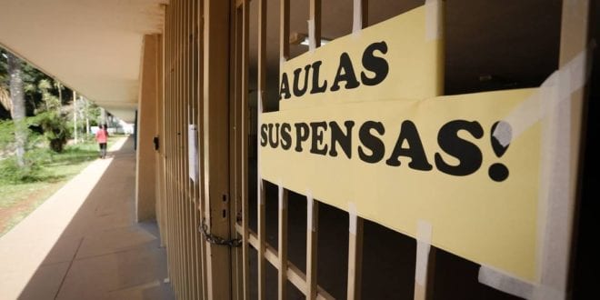 MG - Procon-MG defende desconto e renegociação de contrato entre consumidor e escola particular