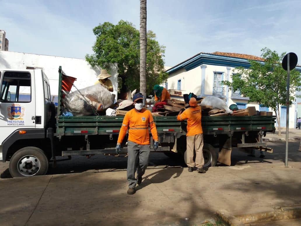 Montes Claros - Prefeitura de Montes Claros realiza ação social e de limpeza na Praça da Matriz
