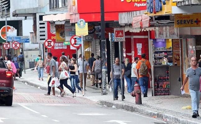 MG - Adesão ao isolamento social em Minas Gerais cai para 38,6%, afirma estudo