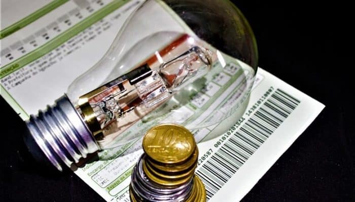 Senado aprova proibição de corte de luz em véspera de fins de semana