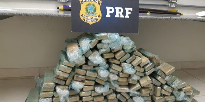 Montes Claros - PRF apreende 100 kg de maconha na BR-365 em Montes Claros